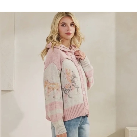 Chic Pink and Cream Cardigan with Horse Motif - Picture 2 of 6